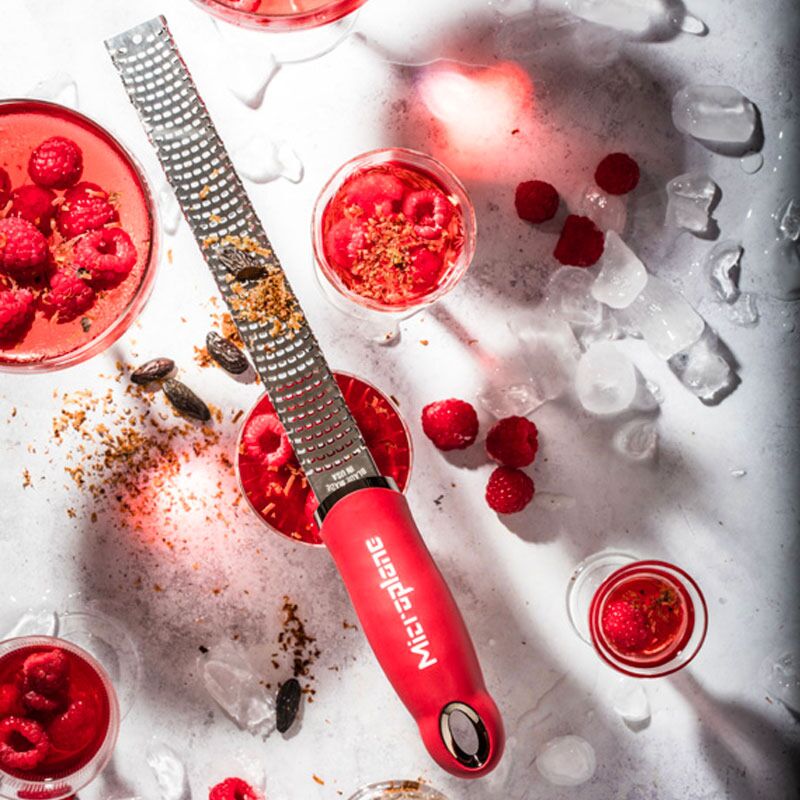 Râpe zesteur en acier inoxydable de 32.5cm rouge grenade Premium Microplane