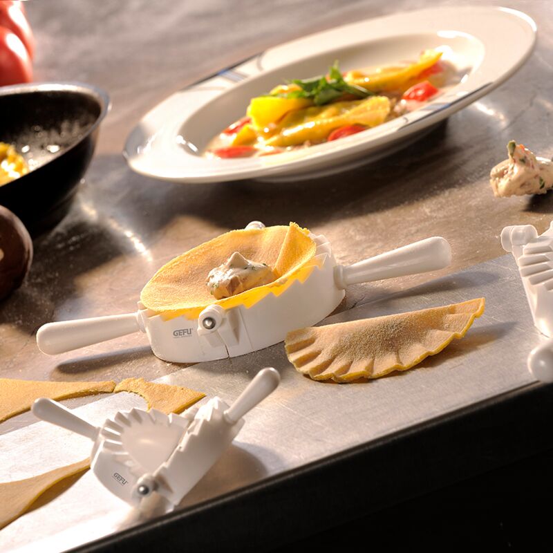 Set de 3 pièces de moule à raviolis chaussons blanc Gefu