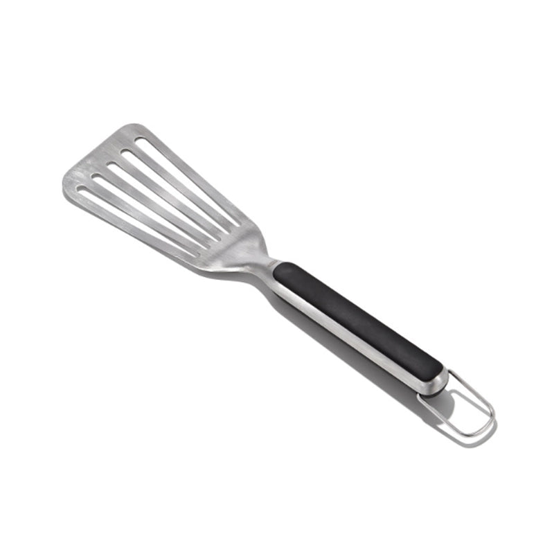 Spatule ajourée flexible en acier inoxydable de 45,7 cm pour barbecue Oxo