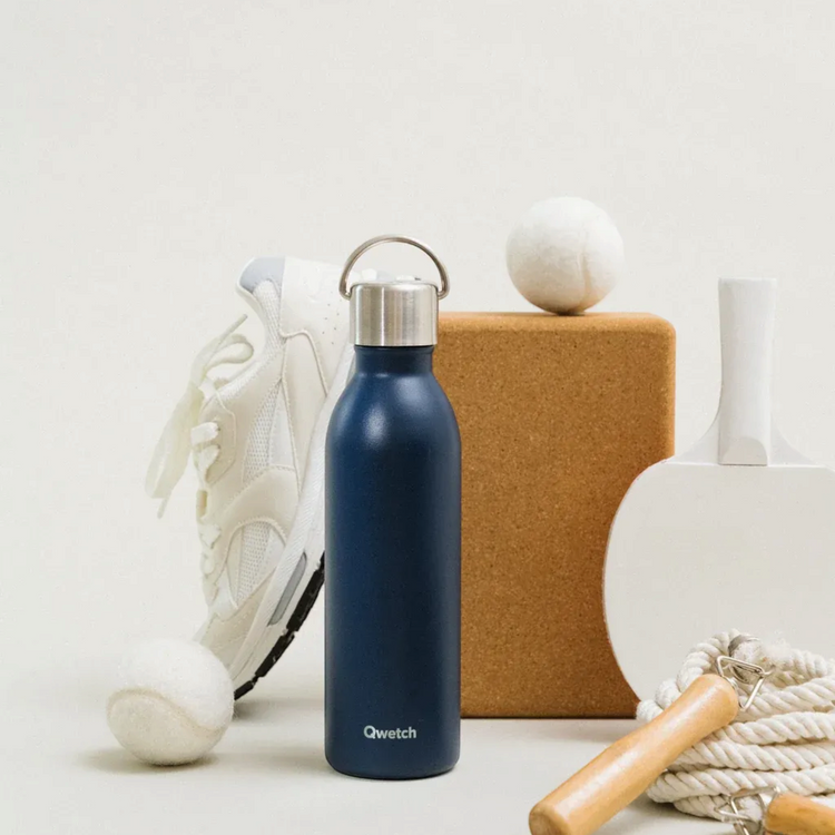 Bouteille isotherme Du Bruit dans la Cuisine Qwetch Active 600ml bleu marine en inox avec anse de transport