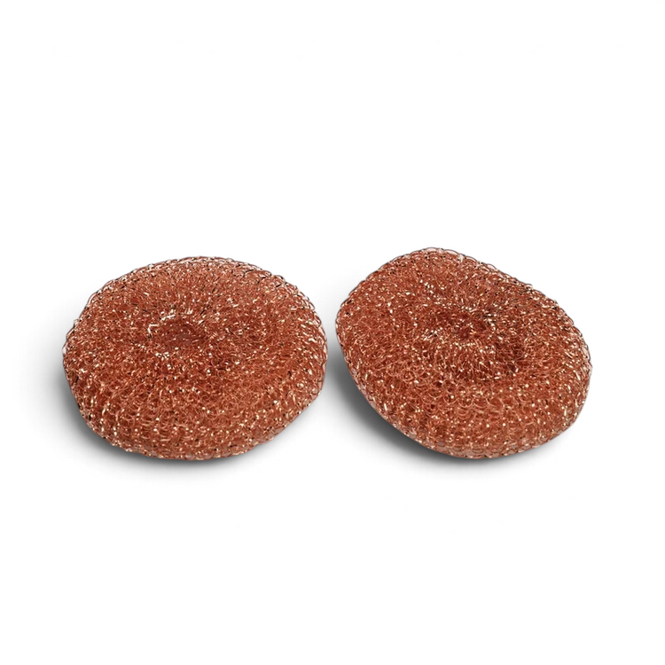 Lot de 2 grattoirs en cuivre ATMA vendus par Du Bruit dans la Cuisine pour nettoyer l'inox sans rayer