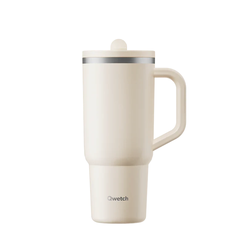 Mug isotherme rose 900ml Qwetch avec anse et couvercle, vendu par Du Bruit dans la Cuisine
